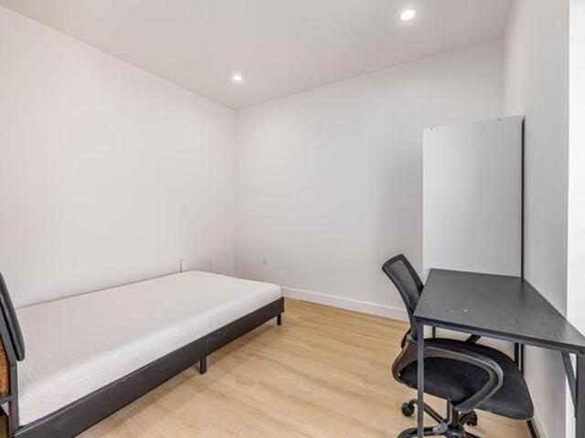 Room for rent in Canoga Park, California