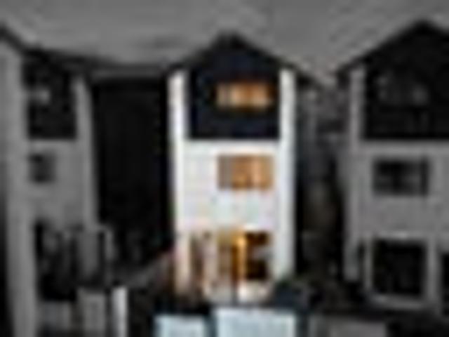 Townhouse for sale in Heathcote, Canterbury