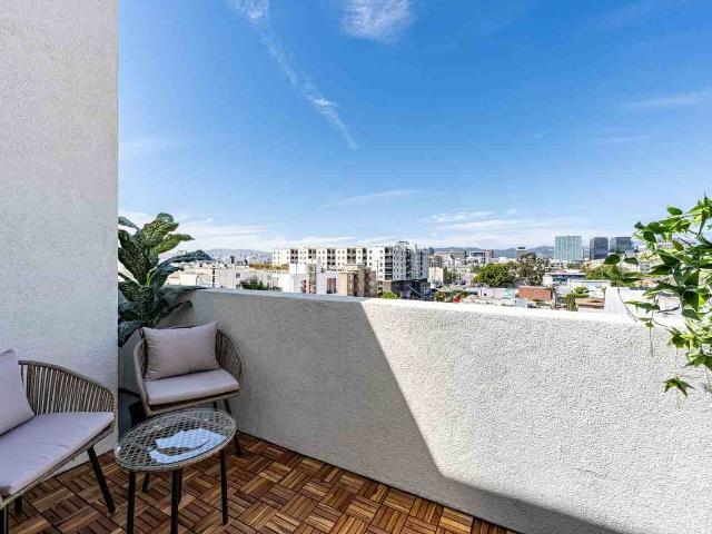 Apartment for rent in Canoga Park, California