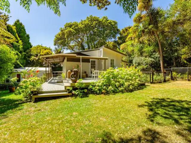 House for rent in Oratia
