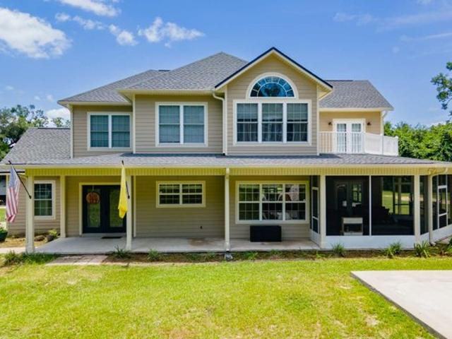 House for sale in Suwannee, Florida