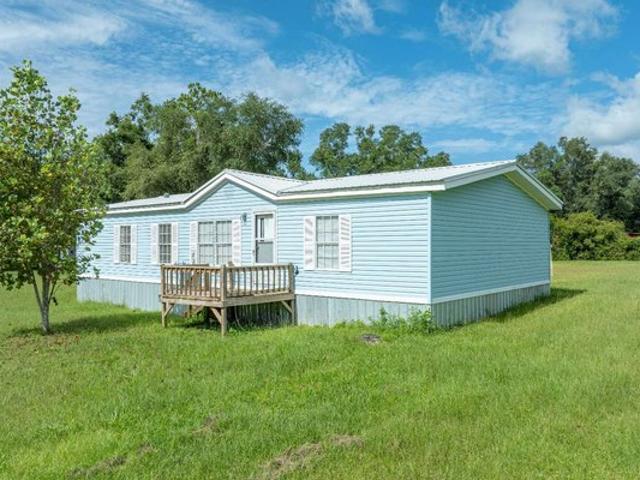House for sale in Suwannee, Florida