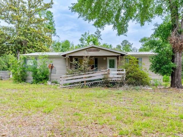 House for sale in Suwannee, Florida