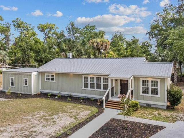 House for sale in Suwannee, Florida