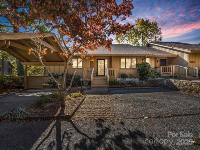 Condo for sale in Hendersonville, North Carolina