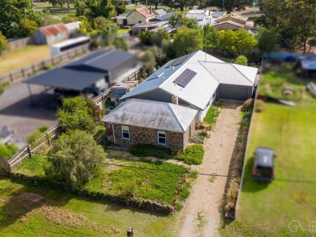 Cottage for sale in Hesse, Victoria