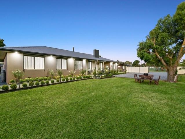 Cottage for sale in Camerons Creek, Victoria