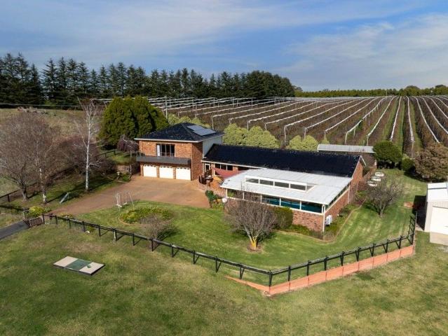 Cottage for sale in Canobolas, New South Wales