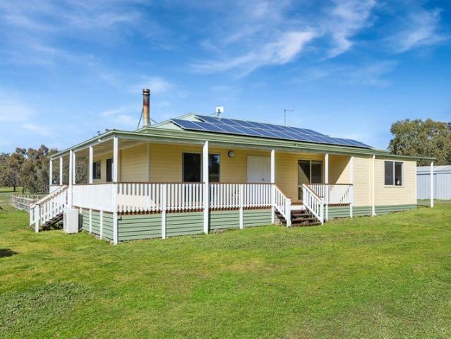 Cottage for sale in Heathcote, Victoria