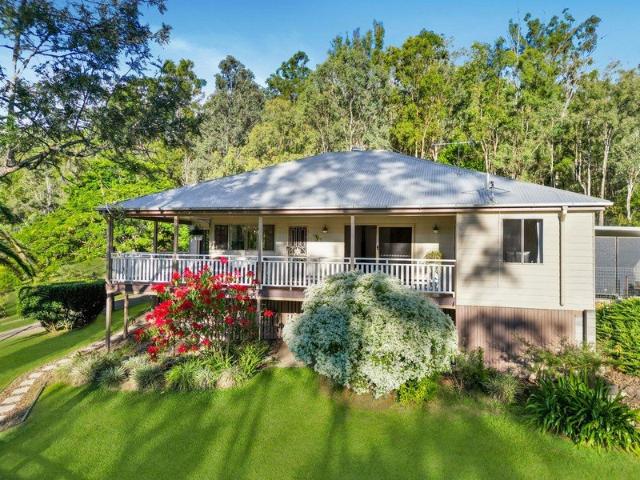 Cottage for sale in Canungra, Queensland