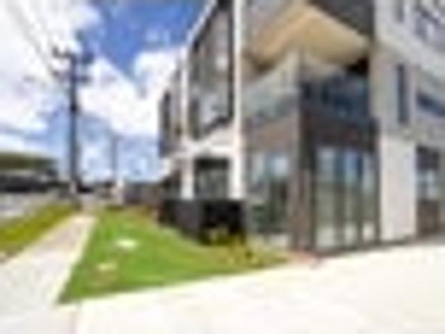 Townhouse for sale in Oratia