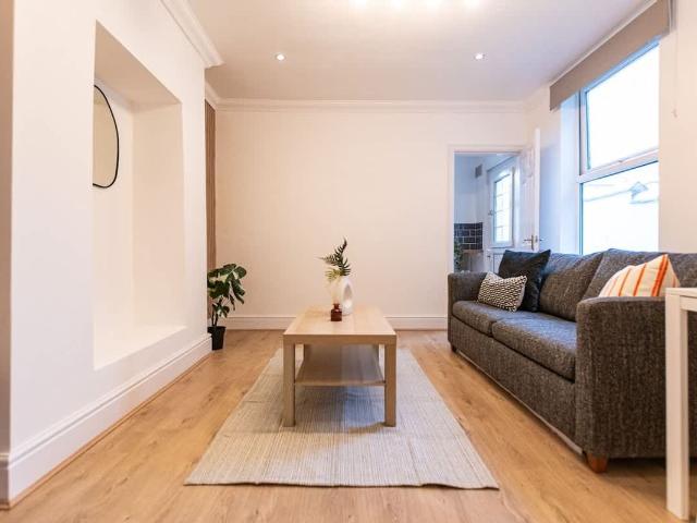 Apartment for rent in Calderstones