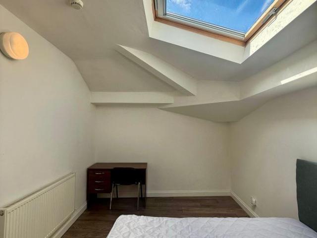 Room for rent in City Centre, Calderstones