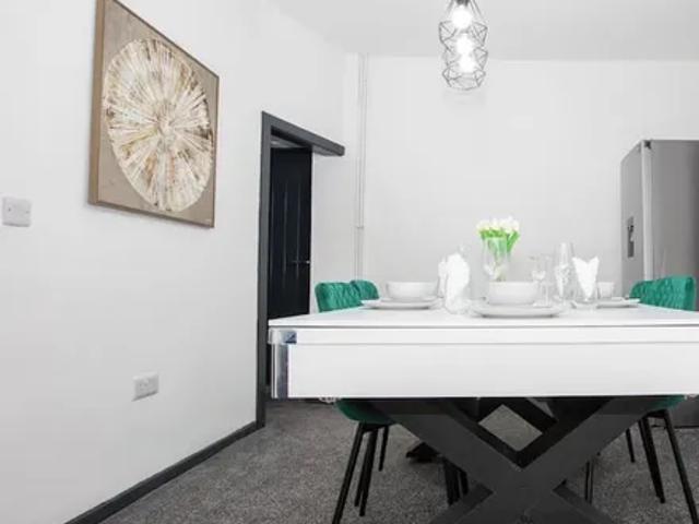 House for rent in Cabbage Hall, Calderstones