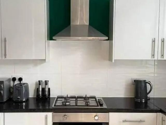 House for rent in Cabbage Hall, Calderstones