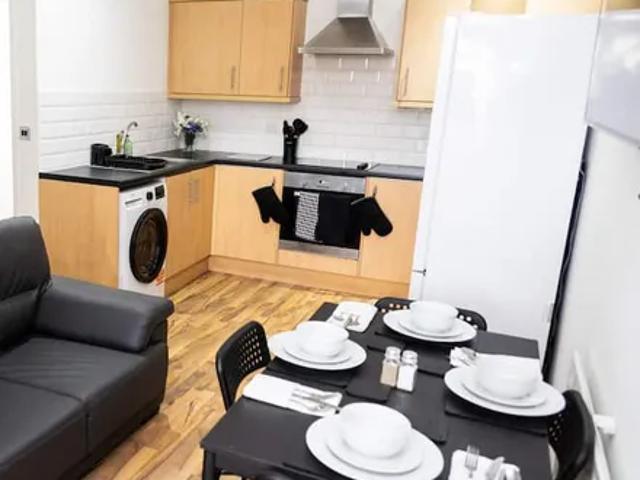 House for rent in Calderstones