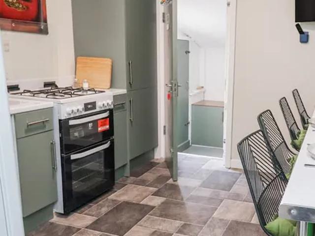 House for rent in Calderstones