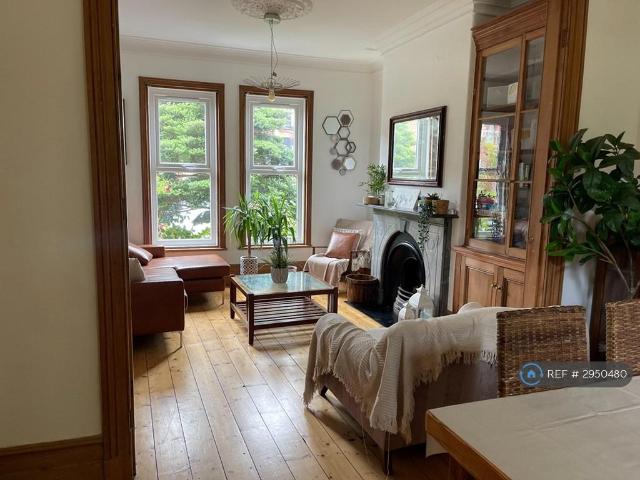 House for rent in Stoneycroft, Calderstones