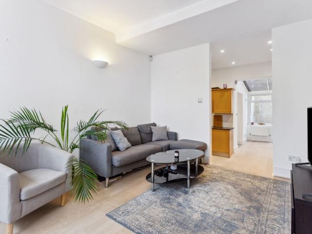 Apartment for rent in Highbury, Greater London