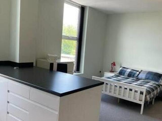 House for rent in Calderstones