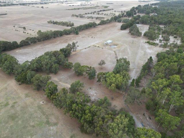 Cottage for sale in Waroona, Western Australia