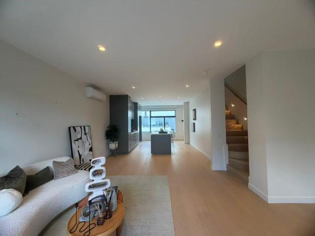 Townhouse for rent in Glen Waverley, Melbourne