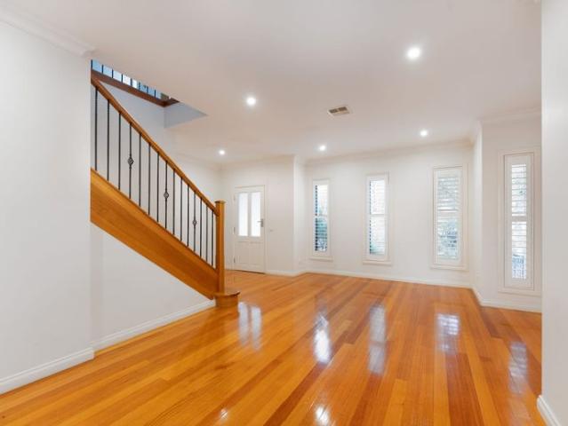 Townhouse for rent in Oakleigh East, Melbourne