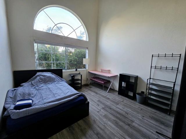 Room for rent in Canoga Park, California