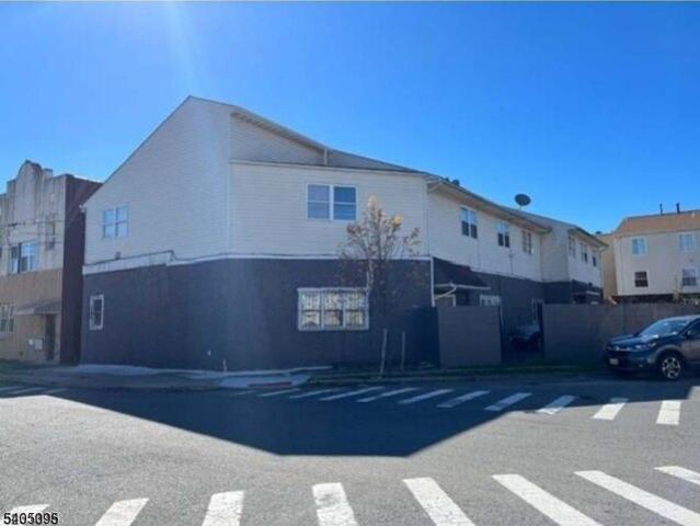 Condo for sale in Elizabeth, New Jersey