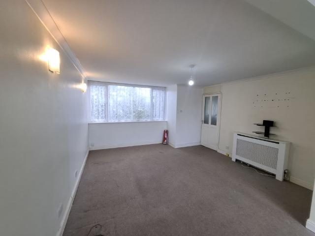 House for rent in Grovehill, Pouchen End