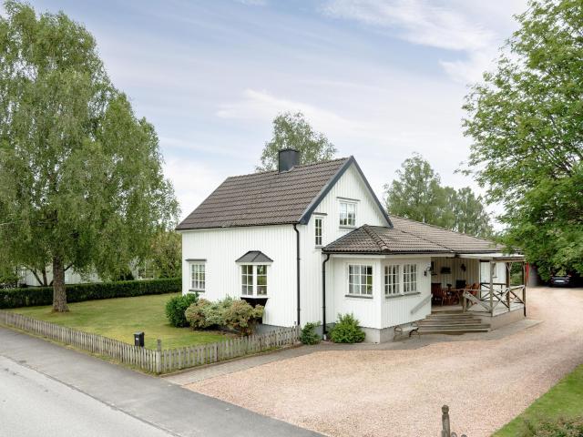 Villa till salu i Smålandsstenar