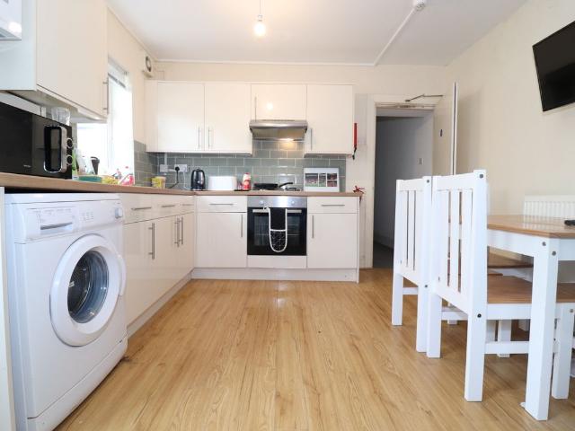 Apartment for rent in Maindy, Cardiff