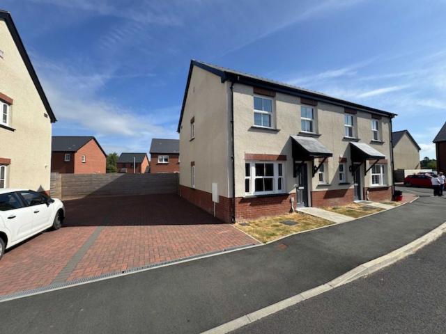 House for rent in Llanddewi, Wales