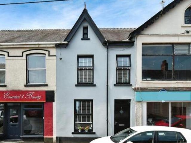 House for sale in Ammanford, Wales