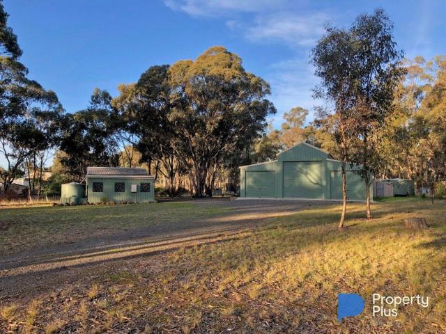 Cottage for sale in Llanelly, Victoria