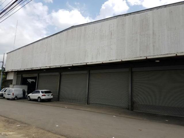 Llano bonito alquilo o vendo galera 2600mts2