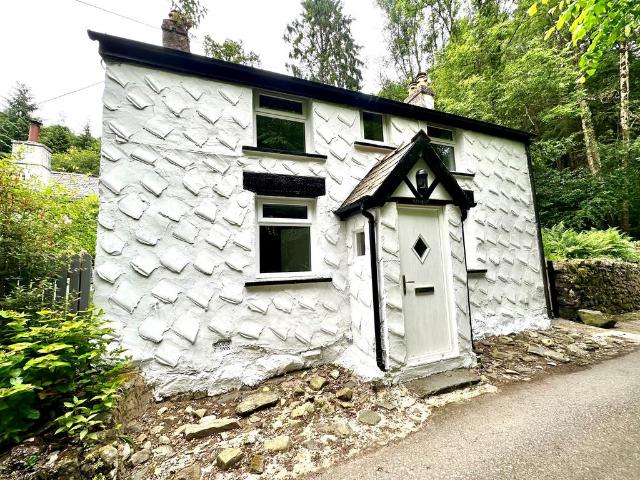 House for rent in Trofarth, Wales
