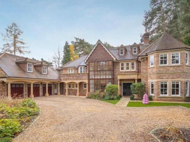 House for sale in Ascot