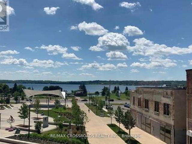 Commercial for rent in Barrie, Ontario