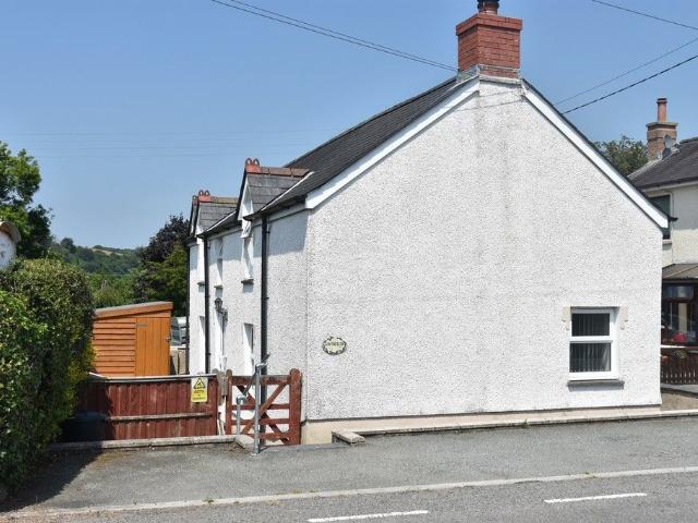 House for rent in Penrhiw-llan, Wales