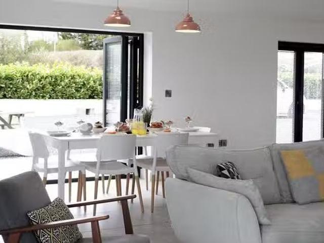 Apartment for rent in Llangristiolus, Wales