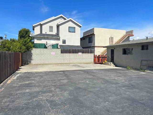 Apartment for rent in Lawndale, California