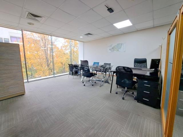 Lo Barnechea, Excelente oficina frente a Protal La Dehesa/Los Cactus