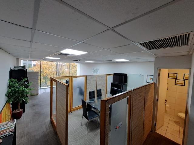 Lo Barnechea, Excelente oficina frente a Protal La Dehesa/Los Cactus