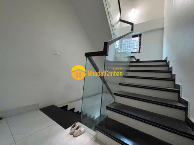 Nhà mặt phố bán