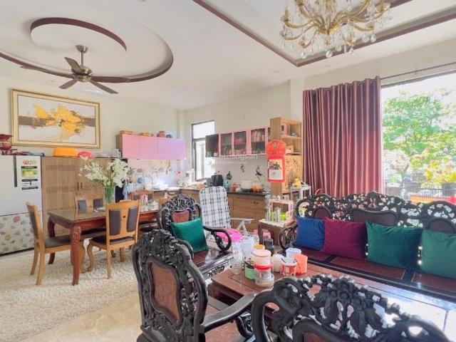 Nhà mặt phố bán