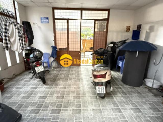 Nhà mặt phố bán
