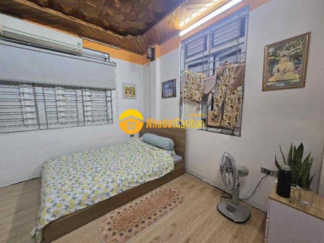 Nhà mặt phố bán