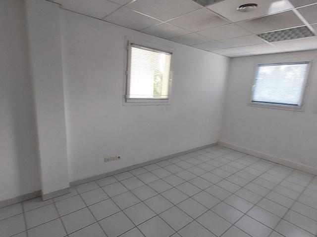 Bureau vente à Nîmes