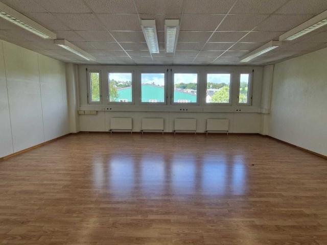 Büro mieten in Lonay, Waadt